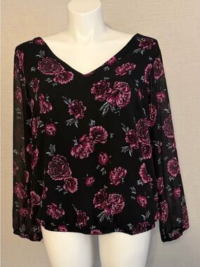 Size 1(X) Torrid V-Neck Floral Print Blouse